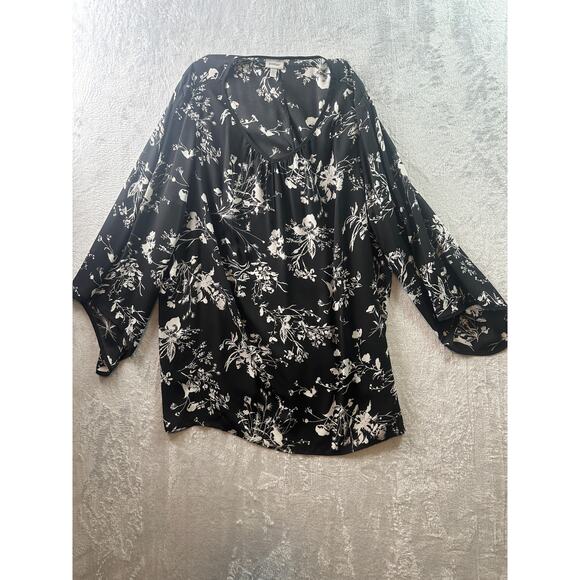 Avenue Black & White V-Neck Blouse • Butterfly Sleeves • Plus 26 • Flowing Fit - Picture 2 of 6